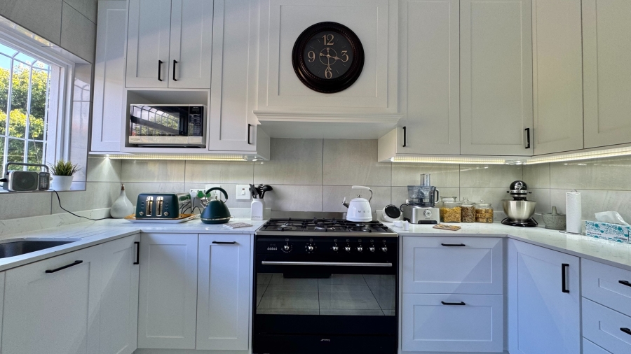 3 Bedroom Property for Sale in Roundhay Western Cape